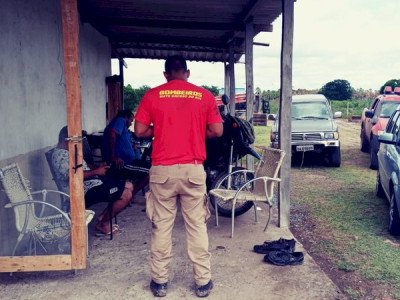 Dois são resgatados pelos bombeiros após três dias perdidos no Pantanal Dois são resgatados pelos bombeiros após três dias perdidos no Pantanal