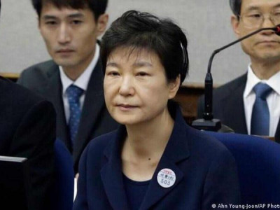 Ex-presidente sul-coreana presa por corrupção é perdoada
