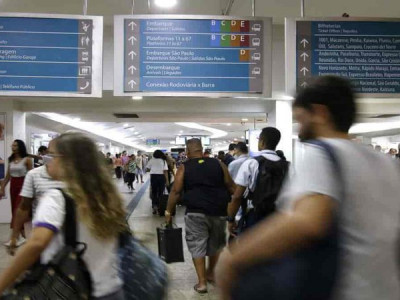 Ômicron avança pelo mundo; países relatam casos de transmissão comunitária Ômicron avança pelo mundo; países relatam casos de transmissão comunitária