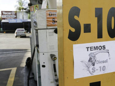 Presidente aprova mistura de 10% de biodiesel no óleo diesel Presidente aprova mistura de 10% de biodiesel no óleo diesel
