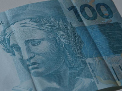 Relator do Orçamento fixa salário mínimo de R$ 1.210 em 2022 Relator do Orçamento fixa salário mínimo de R$ 1.210 em 2022