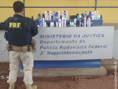 Bolivianos são presos com cocaína escondida em frascos de desodorantes e hidratantes