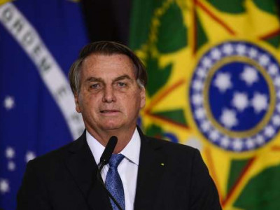 Bolsonaro mantém fundão de R$ 4,9 bilhões e R$ 1,7 bilhão para reajuste de servidores