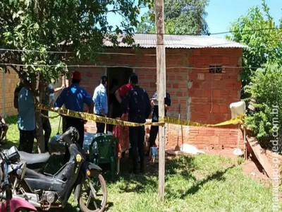 Casal é executado a tiros enquanto dormia em área dominada pelo crime Casal é executado a tiros enquanto dormia em área dominada pelo crime