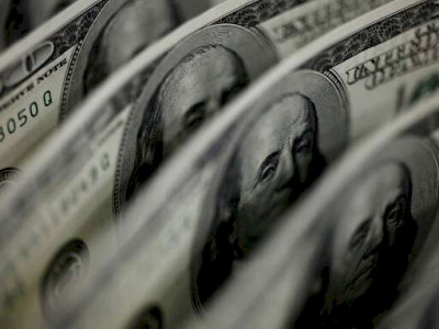 Dólar ultrapassa R$ 5,70 após discurso mais duro do Fed 