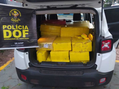Carro é apreendido com 700 quilos de maconha que seguia para Goiânia Carro é apreendido com 700 quilos de maconha que seguia para Goiânia