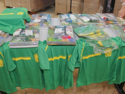 Com investimento de R$ 17,6 milhões, Governo do Estado entrega kits e uniformes escolares