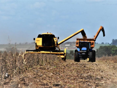 Brasil deve exportar quase 13 milhões de toneladas de soja em março Brasil deve exportar quase 13 milhões de toneladas de soja em março