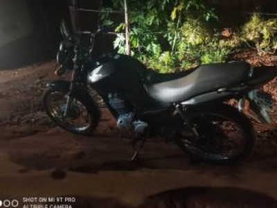 Após flagrar quatro empurrando moto furtada, polícia apreende menor Após flagrar quatro empurrando moto furtada, polícia apreende menor