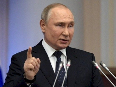 Rússia intensifica ataques no leste da Ucrânia; Putin ameaça Ocidente sobre intervenções Rússia intensifica ataques no leste da Ucrânia; Putin ameaça Ocidente sobre intervenções