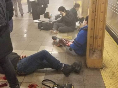 Tiroteio no metrô de Nova York deixa 16 pessoas feridas