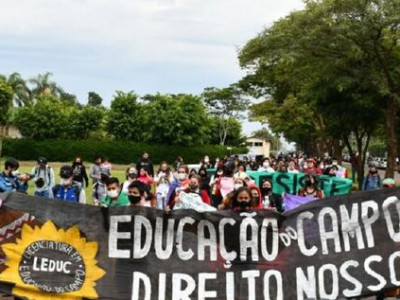 Acadêmicos protestam por recursos e manutenção de curso na UFGD em Dourados