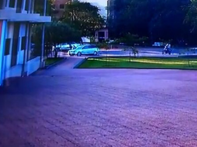 Câmara flagra momento em que pistoleiros atiram contra prefeito na fronteira Câmara flagra momento em que pistoleiros atiram contra prefeito na fronteira