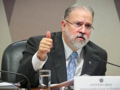 Indulto de Bolsonaro a Daniel Silveira é constitucional, diz PGR