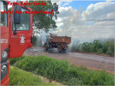 Maracaju: Bombeiros atendem ocorrência de incêndio em caminhão na BR-267 Maracaju: Bombeiros atendem ocorrência de incêndio em caminhão na BR-267