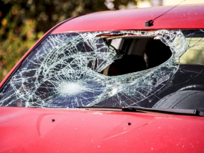 Agente de saúde é arremessada contra carro em acidente em Campo Grande Agente de saúde é arremessada contra carro em acidente em Campo Grande
