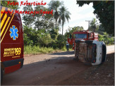 Bombeiros de Maracaju atendem ocorrência de tombamento na Rua Frankilin Ferreira Ribeiro, próximo ao Ciretran Bombeiros de Maracaju atendem ocorrência de tombamento na Rua Frankilin Ferreira Ribeiro, próximo ao Ciretran