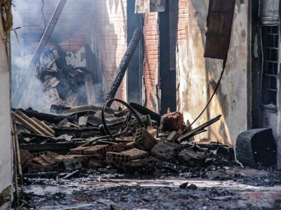 Casa pega fogo e assusta moradores no Nova Lima