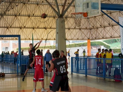 Copa dos Campeões de basquetebol e futsal de 15 a 17 anos começa nesta quarta-feira em Coxim