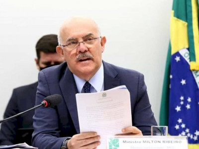 Defesa de ex-ministro Milton Ribeiro diz que prisão foi ilegal e pedirá liberdade