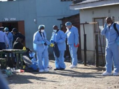 Mais de 20 jovens são encontrados mortos em casa noturna na África do Sul