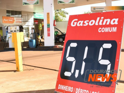 Gasolina da Petrobras fica mais barata nas refinarias nesta sexta Gasolina da Petrobras fica mais barata nas refinarias nesta sexta