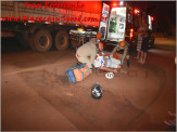 Maracaju: Motociclista colidi em traseira de carreta estacionada e é socorrido pelo o Corpo de Bombeiros