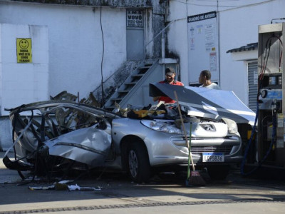 Morre motorista de carro que explodiu em posto no Rio.