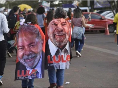 Mulher com camisa do Lula denuncia ameaça de PM: 