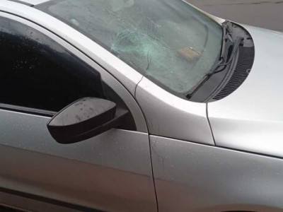 Estudante é atropelada e têm cabelos arrancados na Manoel da Costa Lima Estudante é atropelada e têm cabelos arrancados na Manoel da Costa Lima