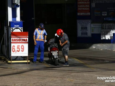 Petrobras reduz gasolina em R$ 0,18 para distribuidoras Petrobras reduz gasolina em R$ 0,18 para distribuidoras