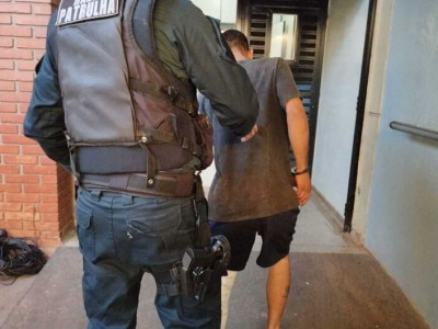 Traficante que capotou após perseguição recebe alta e é levado para delegacia Traficante que capotou após perseguição recebe alta e é levado para delegacia
