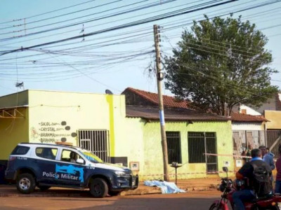 Encontrado pendurado em poste, homem morre após tentativa de reanimação Encontrado pendurado em poste, homem morre após tentativa de reanimação
