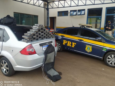 Morador do Jardim Água Boa é preso com carro carregado de cocaína Morador do Jardim Água Boa é preso com carro carregado de cocaína