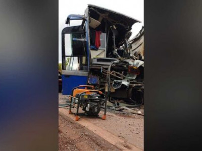 Ônibus envolvido em acidente transportava clandestinamente 40 bolivianos Ônibus envolvido em acidente transportava clandestinamente 40 bolivianos