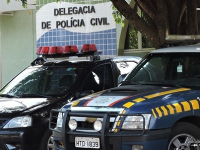 PRF recupera dois veículos furtados e prende receptadores em Sidrolândia PRF recupera dois veículos furtados e prende receptadores em Sidrolândia