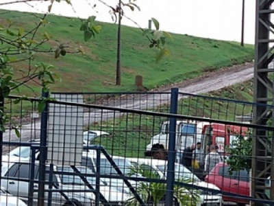 Retroescavadeira acerta cabeça de funcionária da Solurb no lixão de Campo Grande Retroescavadeira acerta cabeça de funcionária da Solurb no lixão de Campo Grande