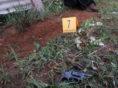 Morto após atirar em policiais estava armado com revólver na Homex Morto após atirar em policiais estava armado com revólver na Homex