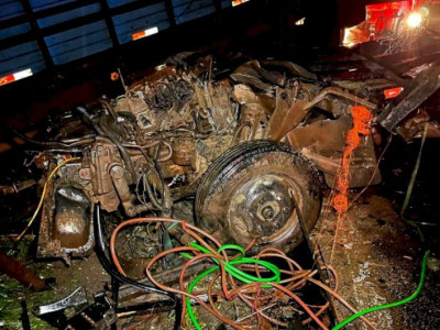 Mortos em colisão frontal entre caminhões na BR-376 são identificados  Mortos em colisão frontal entre caminhões na BR-376 são identificados