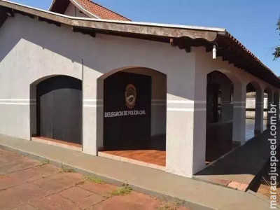 Pai procura a polícia para denunciar professor por estupro de adolescente Pai procura a polícia para denunciar professor por estupro de adolescente