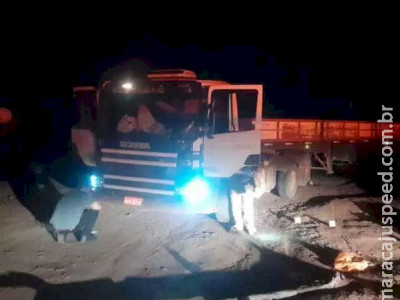 Motorista de carreta sofre emboscada e é assassinado com tiro na cabeça Motorista de carreta sofre emboscada e é assassinado com tiro na cabeça