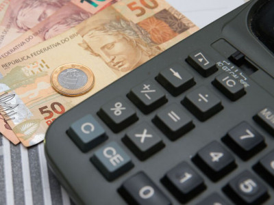 PIB estadual aumenta em R$ 76,3 bilhões em oito anos PIB estadual aumenta em R$ 76,3 bilhões em oito anos