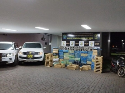 Polícia encontra 1,5 tonelada de maconha em empresa de materiais recicláveis Polícia encontra 1,5 tonelada de maconha em empresa de materiais recicláveis