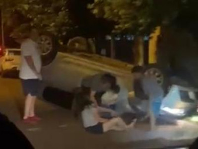 Veículo invade preferencial, capota e deixa pessoas feridas em Sidrolândia  Veículo invade preferencial, capota e deixa pessoas feridas em Sidrolândia