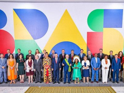 Dez ministros de Lula assumem o cargo nesta terça; veja os nomes Dez ministros de Lula assumem o cargo nesta terça; veja os nomes