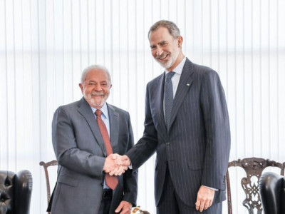 Lula encontra líderes estrangeiros e ouve promessas de retomada de diálogo Lula encontra líderes estrangeiros e ouve promessas de retomada de diálogo