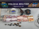 Maracaju: Polícia Militar prende três homens acusados de Receptação, Resistência, Porte Ilegal de Arma de Fogo de Uso Permitido e Tráfico de Drogas Maracaju: Polícia Militar prende três homens acusados de Receptação, Resistência, Porte Ilegal de Arma de Fogo de Uso Permitido e Tráfico de Drogas