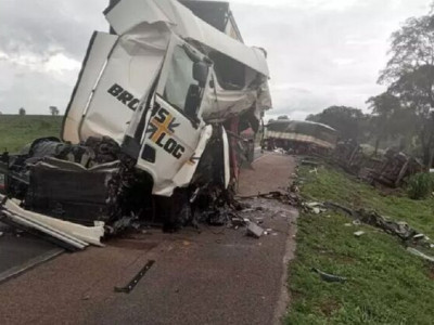 Motorista de carreta morre em grave acidente entre Sonora e Pedro Gomes Motorista de carreta morre em grave acidente entre Sonora e Pedro Gomes