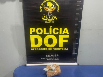 Mulher é presa com pasta base de cocaína em veículo de aplicativo Mulher é presa com pasta base de cocaína em veículo de aplicativo