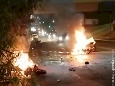 Motocicletas explodem em acidente embaixo de viaduto em Campo Grande Motocicletas explodem em acidente embaixo de viaduto em Campo Grande